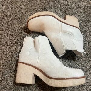 Chic White Textured Heeled Boots